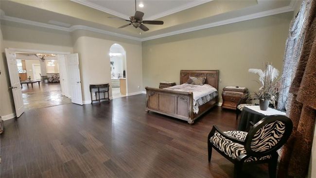 Oversized Primary Room | Image 22