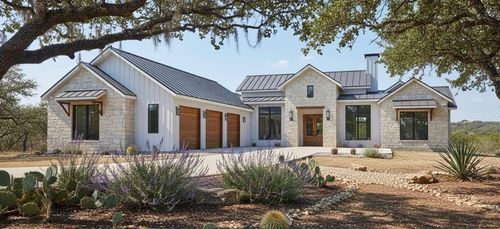 208 Interlaken St, Fredericksburg, TX, 78624-3886 | Card Image