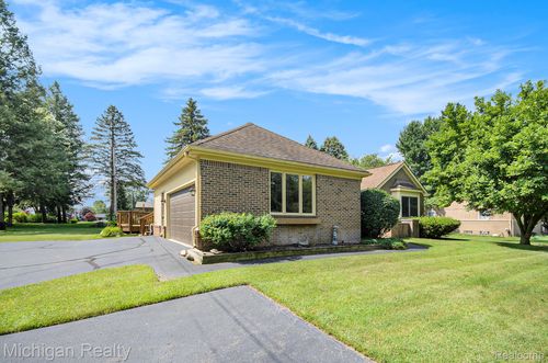 3531 E Commerce Rd, Commerce Township, MI, 48382-1418 | Card Image