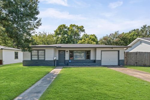 921 22nd Ave N, Texas City, TX, 77590-5629 | Card Image