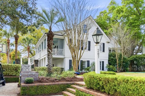 207 Pitt St, Mount Pleasant, SC, 29464-5320 | Card Image