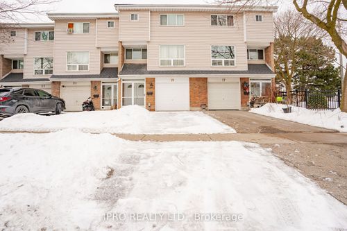 20-19 Celeste Dr, Scarborough, ON, M1E2V2 | Card Image