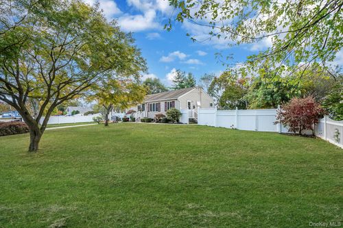 24 Chanel Dr, Brentwood, NY, 11717-1906 | Card Image