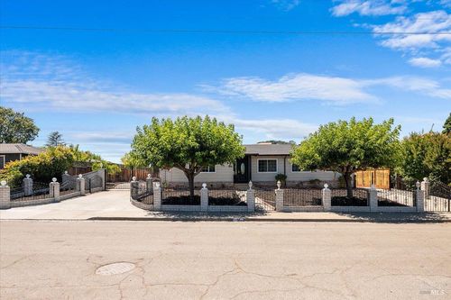34 Devonshire Dr, Novato, CA, 94947-2068 | Card Image