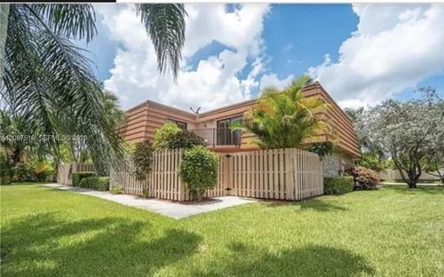 11006 N Harmony Lake Cir, Davie, FL, 33324-7100 | Card Image