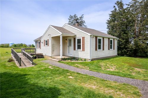 44 Paquins Ln, Portsmouth, RI, 02871-2132 | Card Image