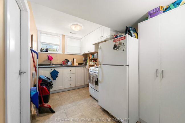 999 Portsmouth Ave, Home with 6 bedrooms, 3 bathrooms and 4 parking in Kingston ON | Image 12