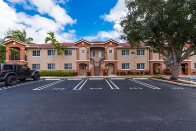 102 - 3500 Briar Bay Boulevard W, Condo with 2 bedrooms, 2 bathrooms and null parking in West Palm Beach FL | Image 3