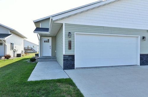 7284 30th St S, Fargo, ND, 58104-4634 | Card Image