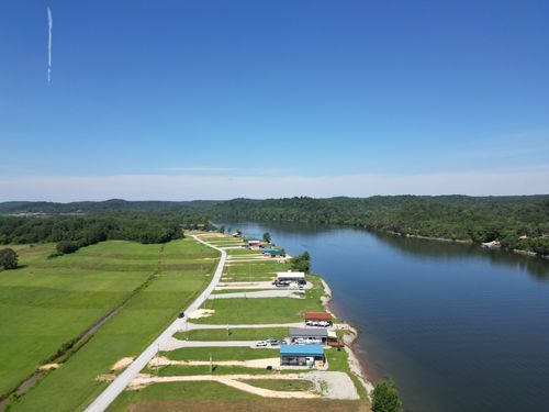 88 S River Front Dr, Clifton, TN, 38425 | Card Image