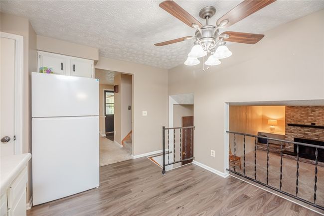 eat-in kitchen | Image 14