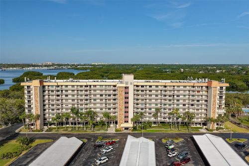 208-5400 Park St N, ST PETERSBURG, FL, 33709-7077 | Card Image