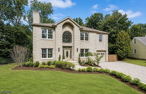 10 Elmwood Ct, Livingston, NJ, 07039-2203 | Card Image