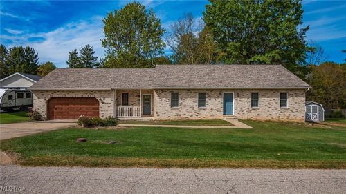 6805 Dillon Hills Dr, Nashport, OH, 43830-9049 | Card Image