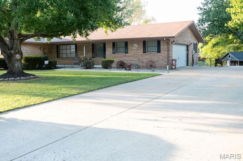 103 Melanie Ln, Collinsville, IL, 62234-5132 | Card Image