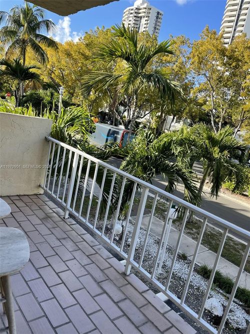 212-3522 Ne 171st St, North Miami Beach, FL, 33160 | Card Image