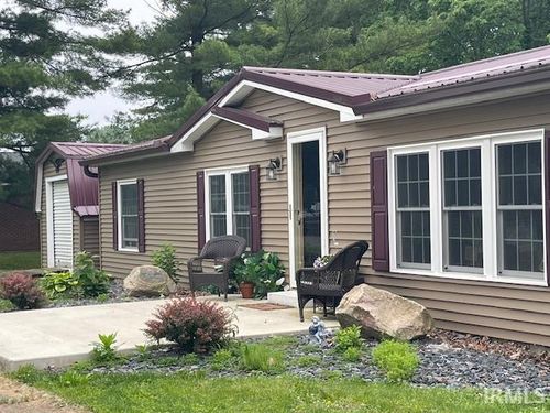 8 E Branson St, La Fontaine, IN, 46940-9049 | Card Image