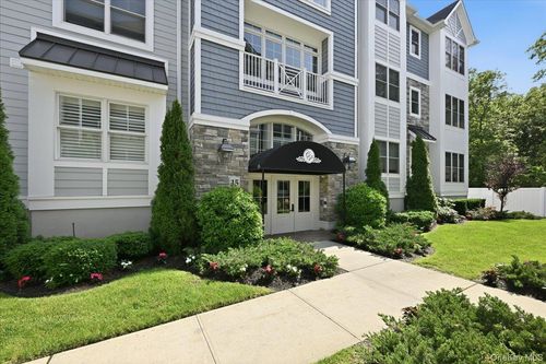 15103 Aspenwood Dr, Plainview, NY, 11803-2094 | Card Image