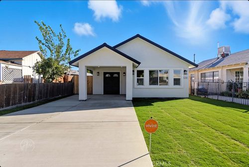 2207 Verde St, Bakersfield, CA, 93304-2744 | Card Image
