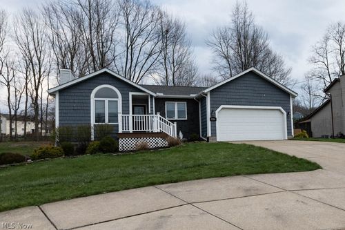 9504 Hoose Rd, Mentor, OH, 44060-7464 | Card Image