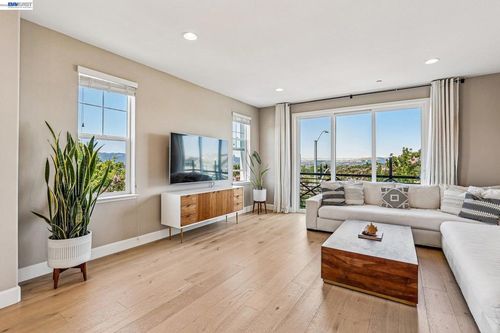 4201 Sunset View Dr, Dublin, CA, 94568-6735 | Card Image