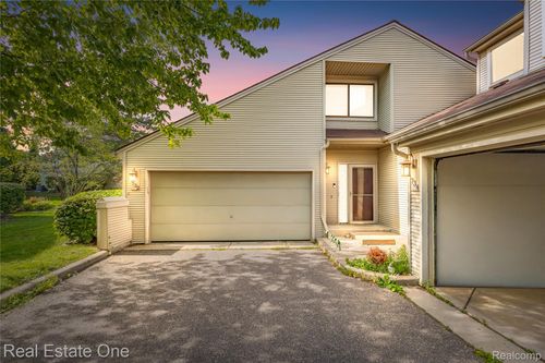 732 Hamilton Ct, Rochester Hills, MI, 48307-4536 | Card Image