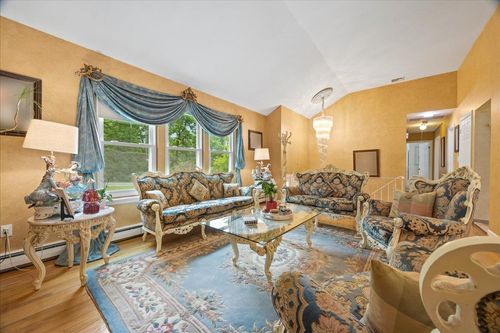 550 Saw Mill River Rd, Millwood, NY, 10546-1019 | Card Image