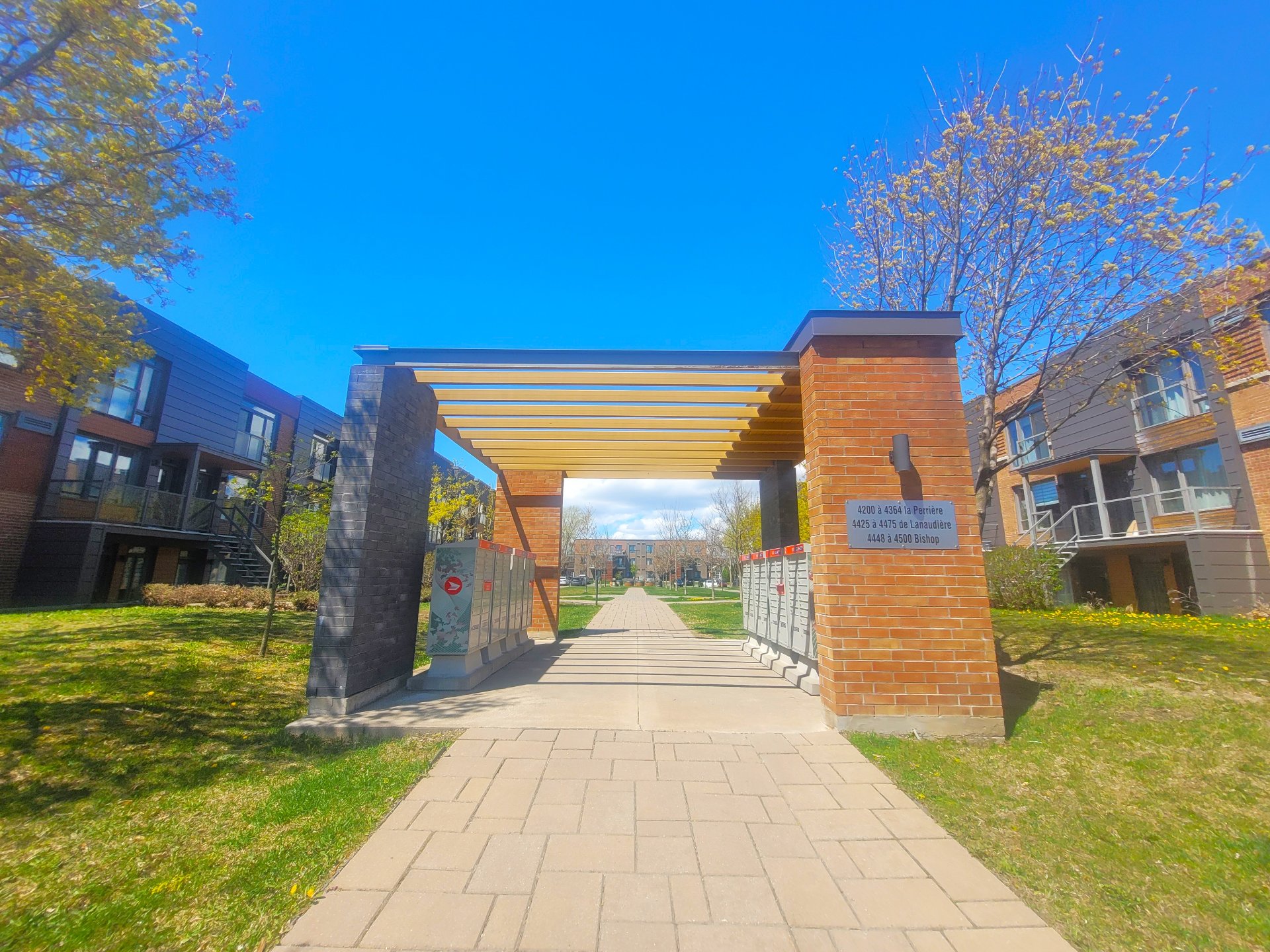 Residential in Longueuil (Saint-Hubert)