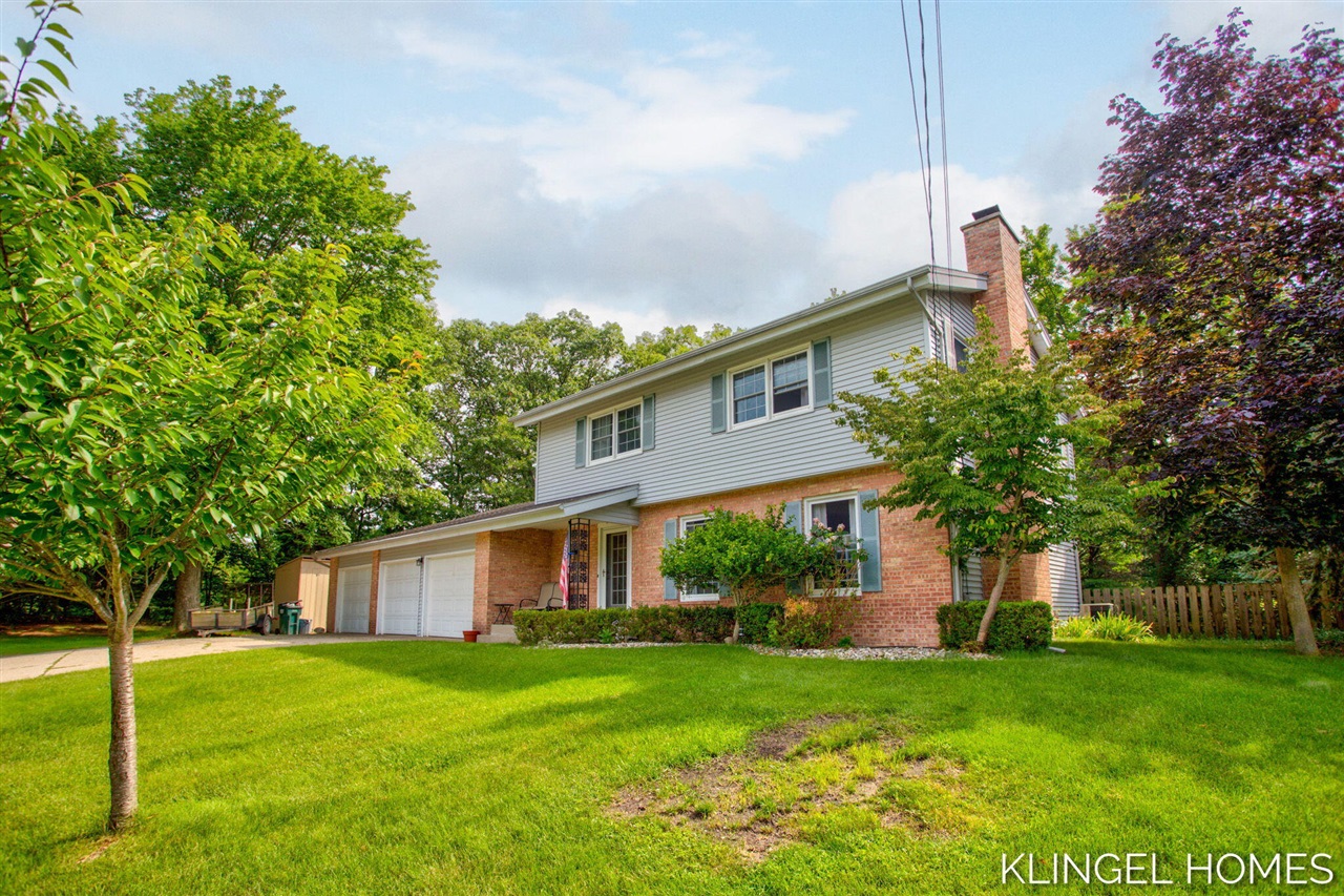 Monteview Dr, Norton Shores, MI 49441