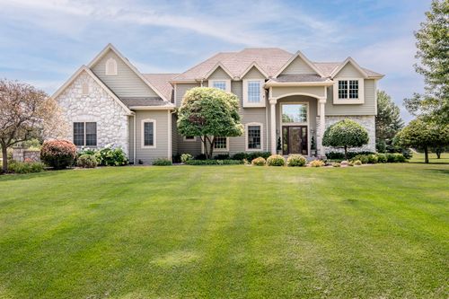 N16W29803 Brookstone Cir, Pewaukee, WI, 53072-4861 | Card Image