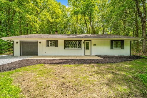 2086 S Park Ln, Roaming Shores, OH, 44084-9628 | Card Image