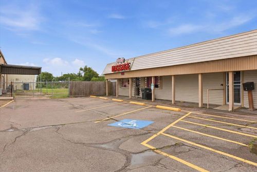 5885 W Port Arthur Rd, Port Arthur, TX, 77640-1754 | Card Image