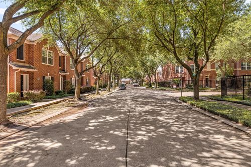 902 Memorial Heights Dr, Houston, TX, 77007-7079 | Card Image
