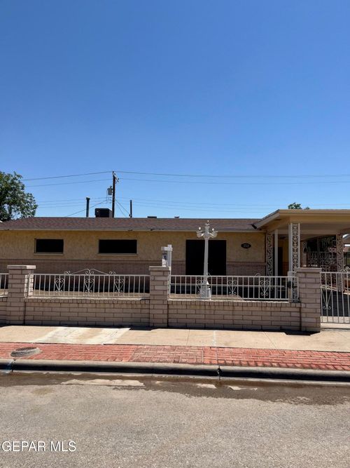 252 Trinity Pl, El Paso, TX, 79905-4726 | Card Image