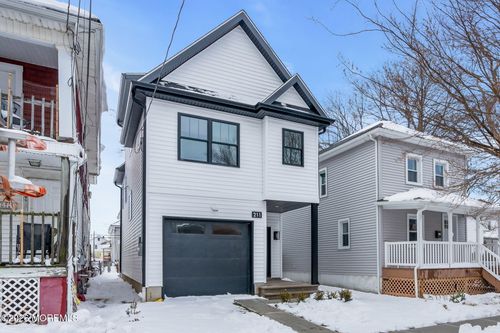 211 De Witt Ave, Asbury Park, NJ, 07712-6722 | Card Image