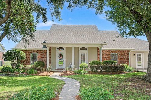 300 Cheyenne Dr, Houma, LA, 70360-6051 | Card Image
