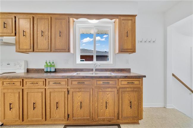 9254 Esplanade Dr, House other with 3 bedrooms, 2 bathrooms and 2 parking in Windsor ON | Image 5