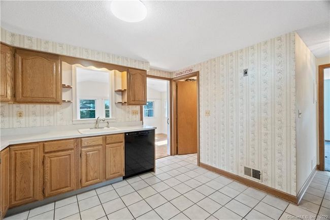 Kitchen | Image 12