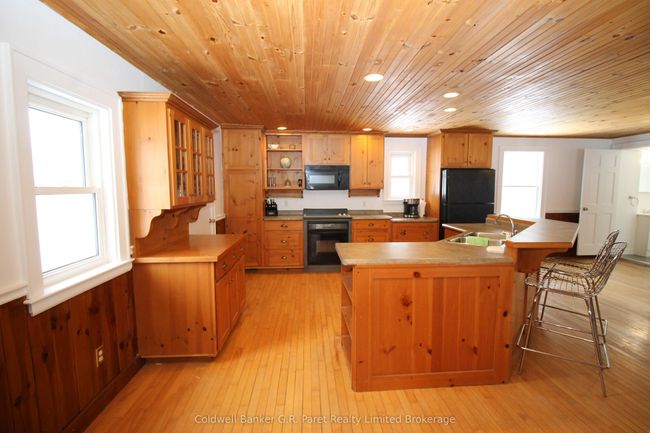 22445 Fairview Rd, House other with 3 bedrooms, 1 bathrooms and 6 parking in Thorndale ON | Image 11