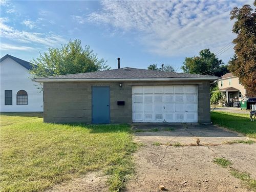 486 Jefferson Ave, Vanport, PA, 15009 | Card Image