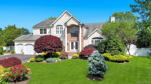 25 Yellow Top Ln, Smithtown, NY, 11787-4751 | Card Image