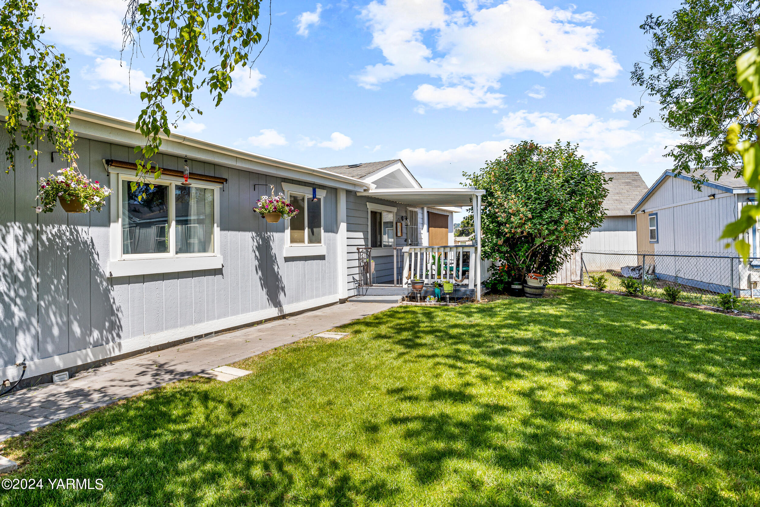Gregory Pl, Yakima, WA 98908