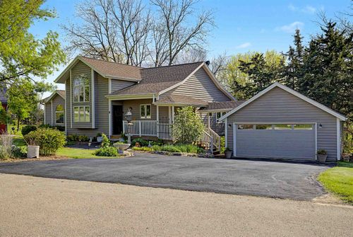 6 Bluffwood Trl, Galena, IL, 61036-9421 | Card Image