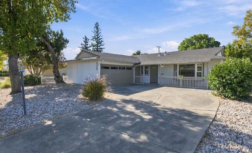 120 Olympic Circle, Vacaville, CA, 95687 | Card Image