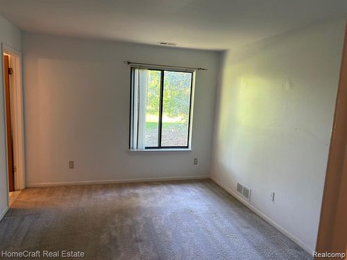 42808 Lilley Pointe Dr, Canton, MI, 48187-5326 | Card Image