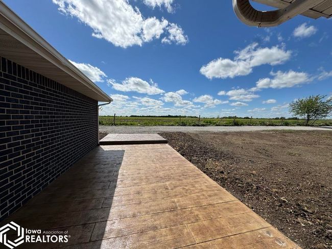 19229 Highway 5, Home with 4 bedrooms, 2 bathrooms and 2 parking in Centerville IA | Image 38