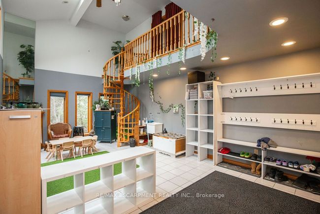 144 Wilson St E, Home with 0 bedrooms, 4 bathrooms and 24 parking in Ancaster ON | Image 9