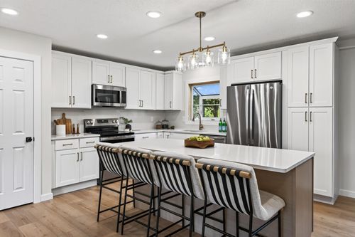 383 Walker Dr, Vadnais Heights, MN, 55127-7935 | Card Image