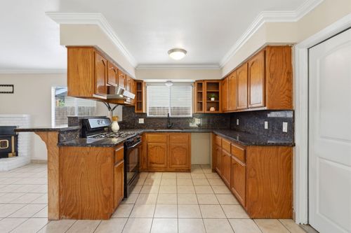 1911 N Giddings St, Visalia, CA, 93291-2547 | Card Image