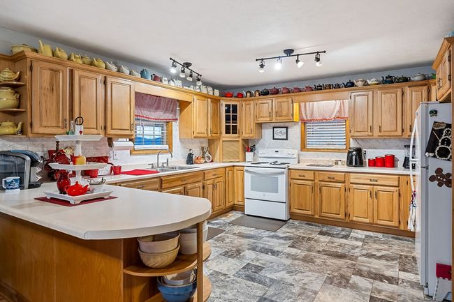 955 Livingston Boatdock Rd, House other with 2 bedrooms, 2 bathrooms and 4 parking in Allons TN | Image 9